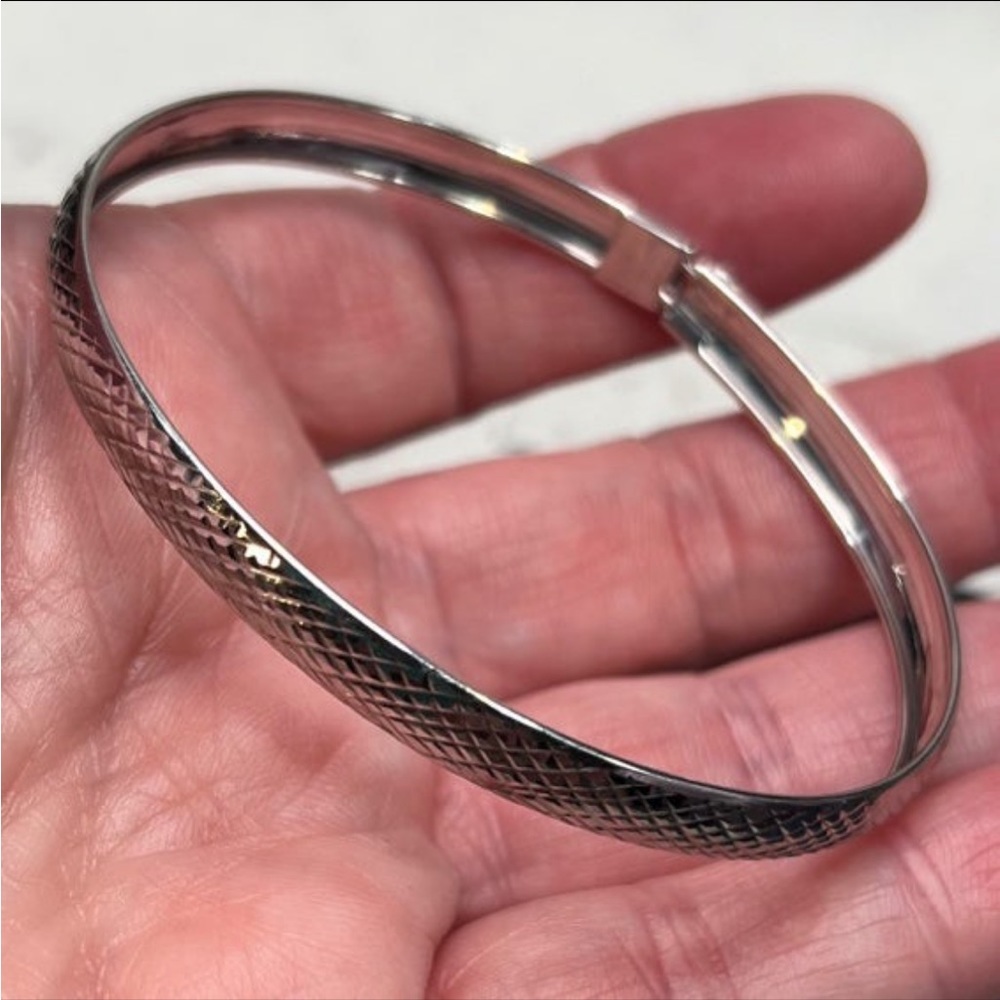 Solid 10k White Gold Diamond Cut Bangle Bracelet 3.8g